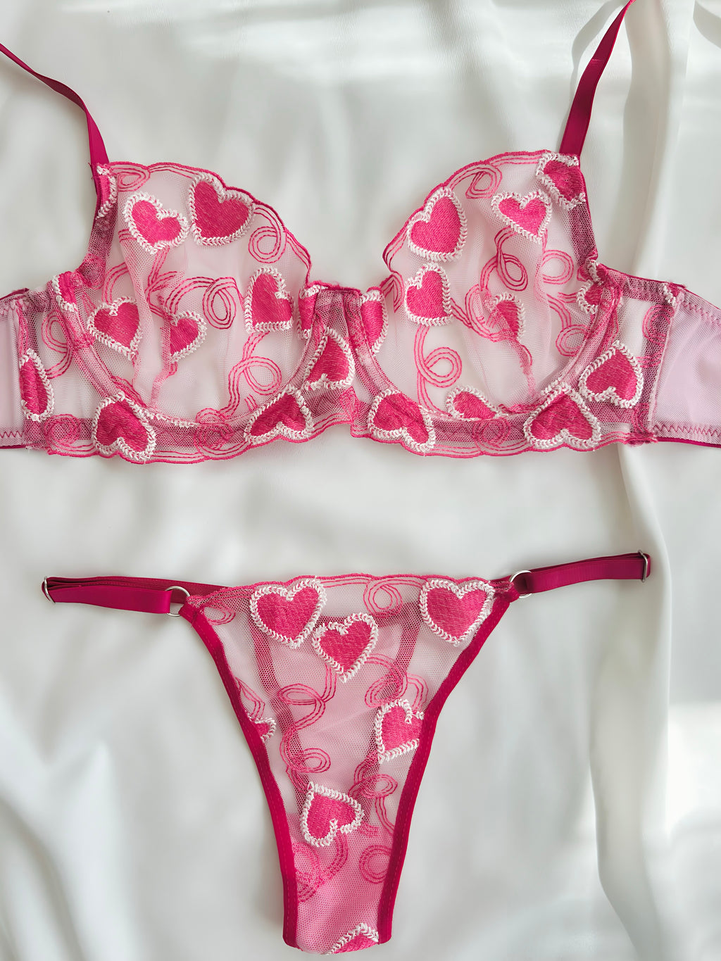 Love in the Air Pembe Kalp Desenli İşlemeli Brode Kapsız Balenli Bralette Sütyen Tanga Alt Üst Çamaşırı Takımı 2 Parça