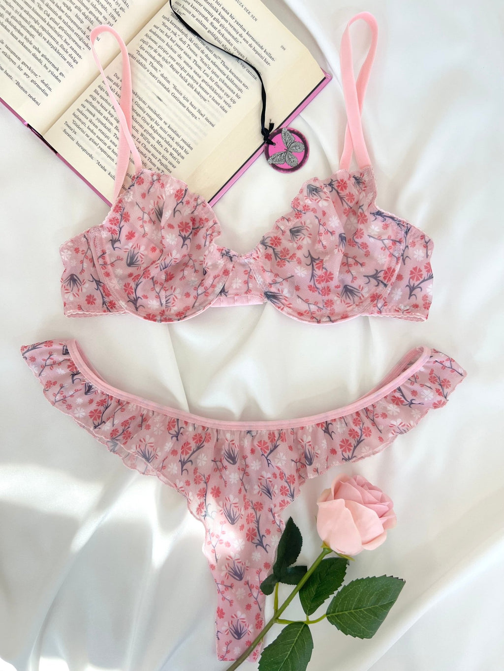 Butterfly Pembe Tül Çiçek Desenli Balenli Kapsız Fırfırlı Bralette Sütyen Tanga İç Çamaşırı Takımı Alt Üst 2 Parça