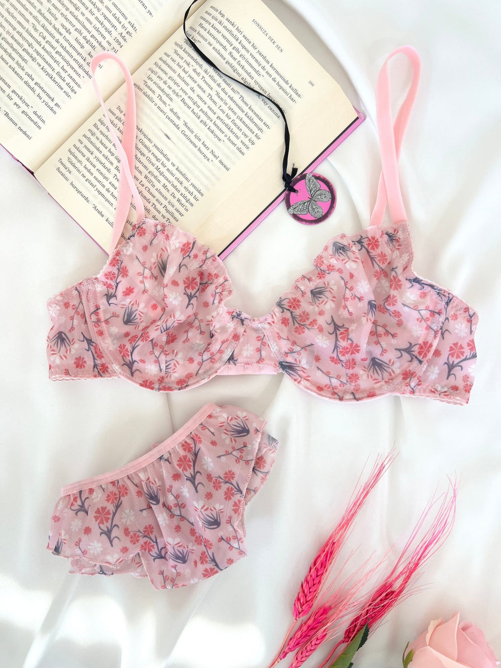 Butterfly Pembe Tül Çiçek Desenli Balenli Kapsız Fırfırlı Bralette Sütyen Tanga İç Çamaşırı Takımı Alt Üst 2 Parça