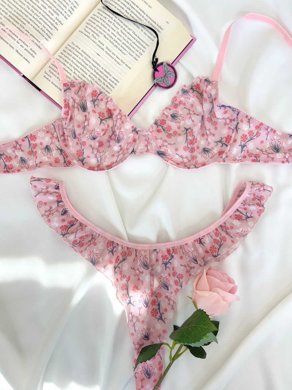 Butterfly Pembe Tül Çiçek Desenli Balenli Kapsız Fırfırlı Bralette Sütyen Tanga İç Çamaşırı Takımı Alt Üst 2 Parça