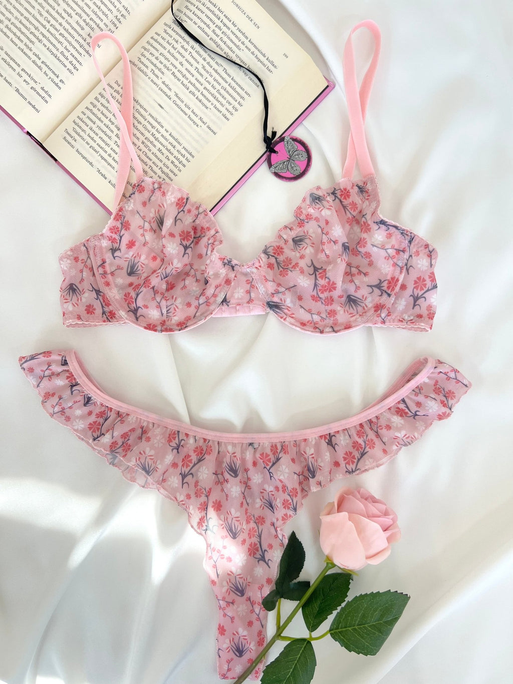 Butterfly Pembe Tül Çiçek Desenli Balenli Kapsız Fırfırlı Bralette Sütyen Tanga İç Çamaşırı Takımı Alt Üst 2 Parça